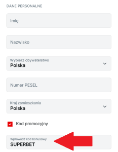 Formularz rejestracji bukmachera; pole „kod promocyjny” z wpisem SUPERBET wskazane czerwoną strzałką.